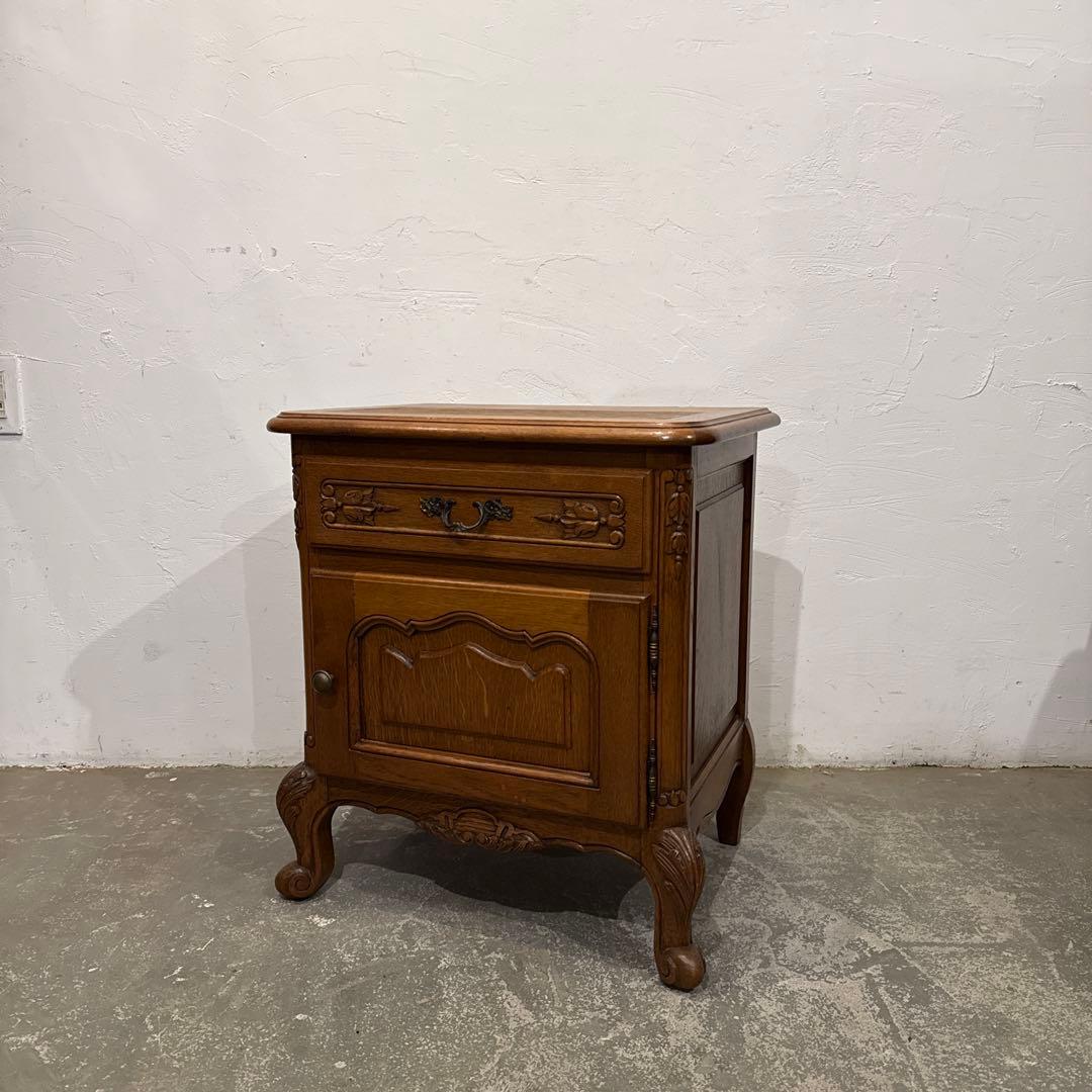 年末年始saleヴィンテージ　木製サイドテーブル　引き出し／扉収納付き　1