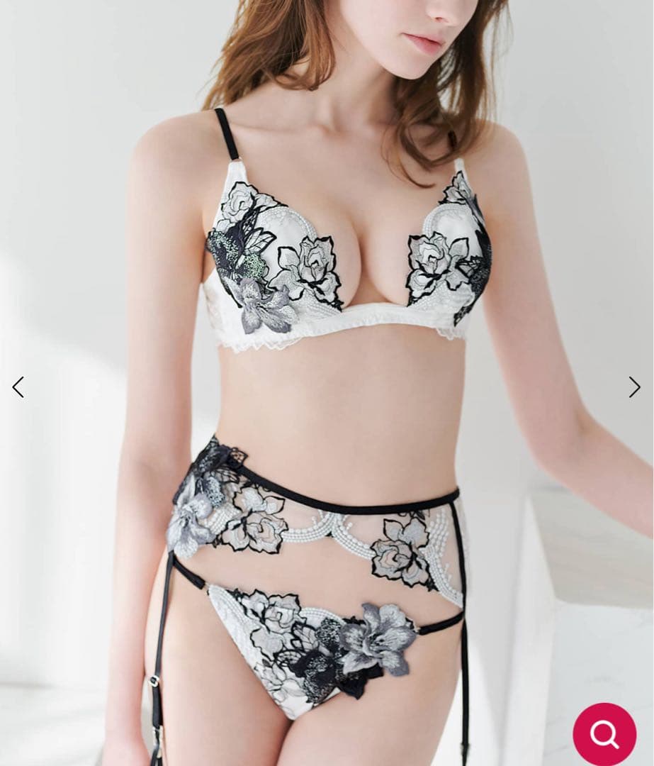 LINGERIEAM ロイヤル トリックリフト ブラ　Tバック　セット