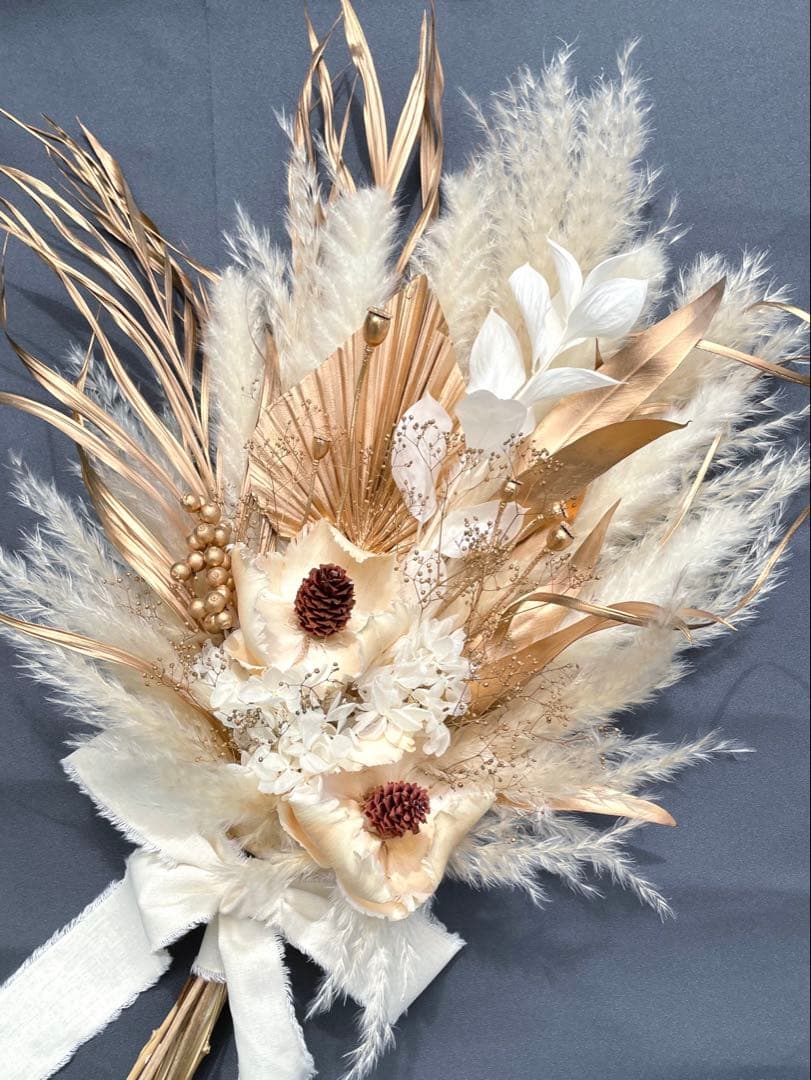 煌めくゴールドホワイトブーケ　ウエディングブーケ　前撮り　ドライフラワースワッグ
