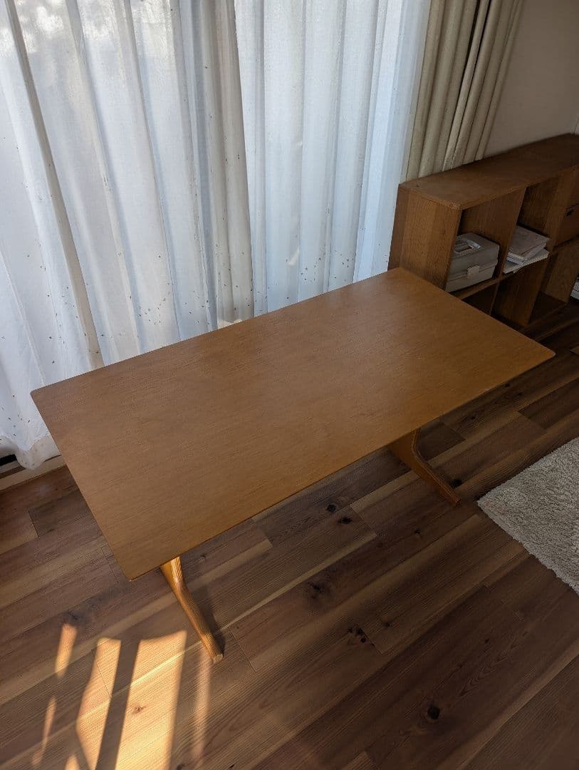 リビングでもダイニングでもつかえるテーブル・ 2・オーク材