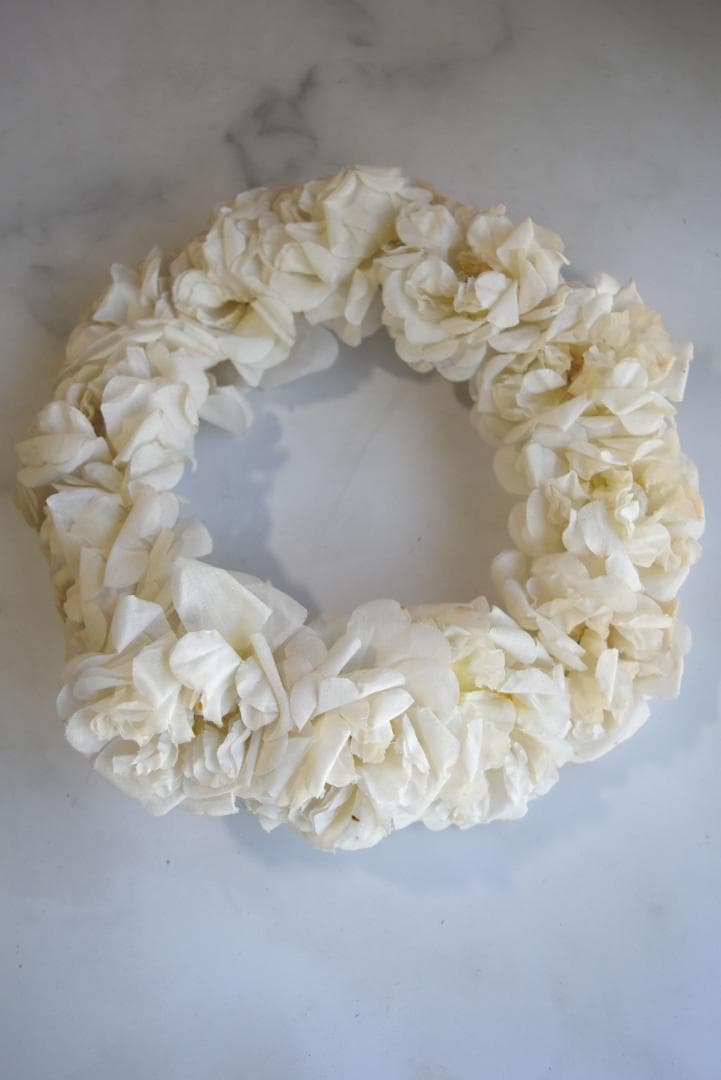 フランスアンティーク　朽ちたエクリュ色の美しい花冠（大）布花　ティアラ　ドール