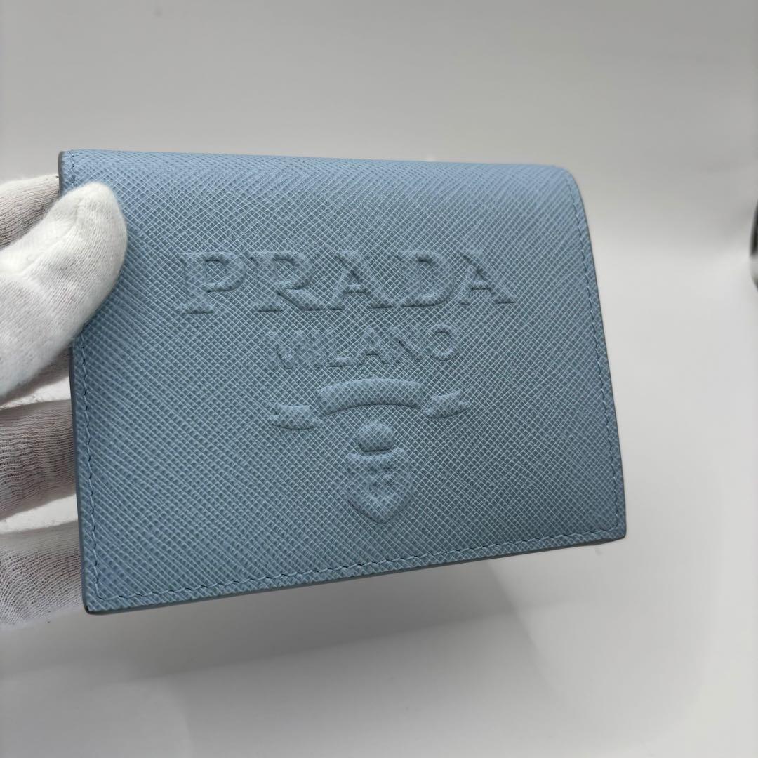 美品　PRADA 二つ折り財布　サフィアーノエンボス　ライトブルー 1MV204