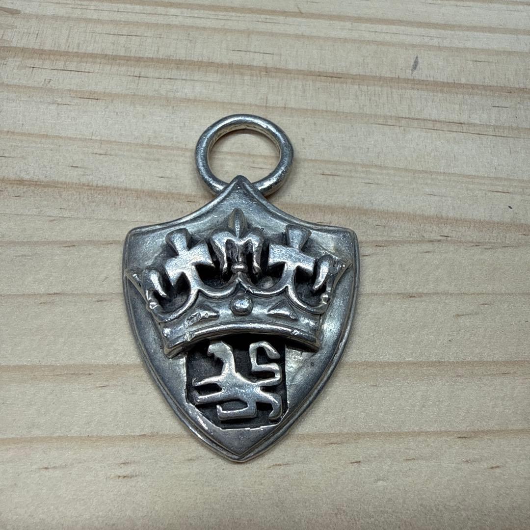 925シルバー 盾型ペンダント ライオンハート