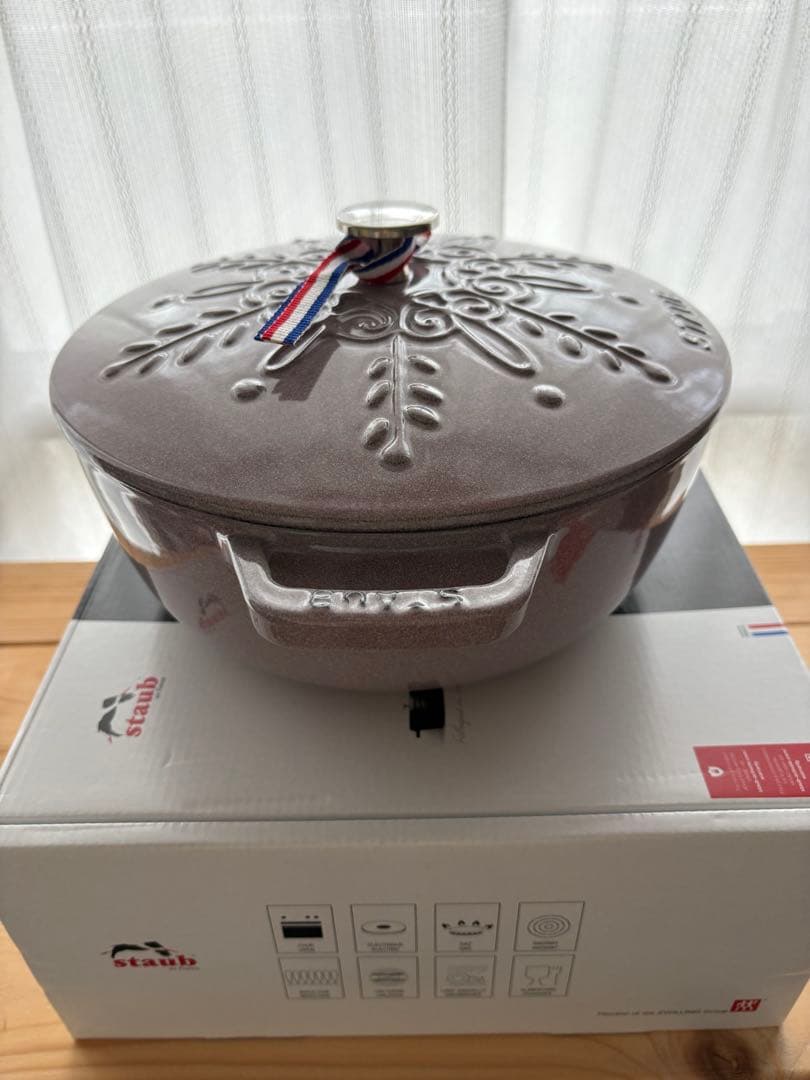 【新品】ワナベXL　24cm　ストウブ　シフォンローズ スノーフレーク