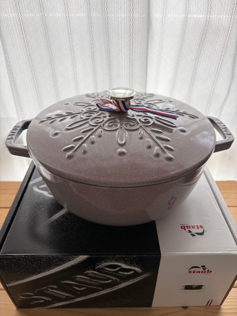 【新品】ワナベXL　24cm　ストウブ　シフォンローズ スノーフレーク