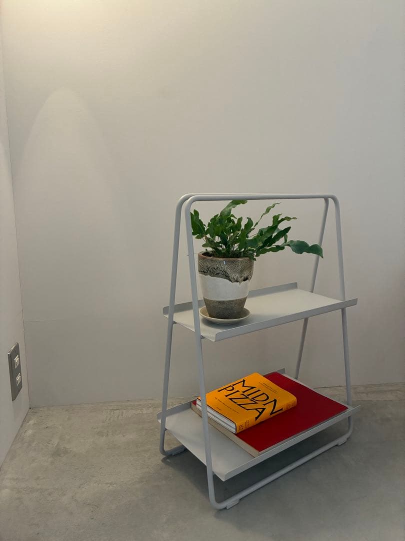 モダン　スチールシェルフ　サイドテーブル　FLYMe/ZONE DENMARK