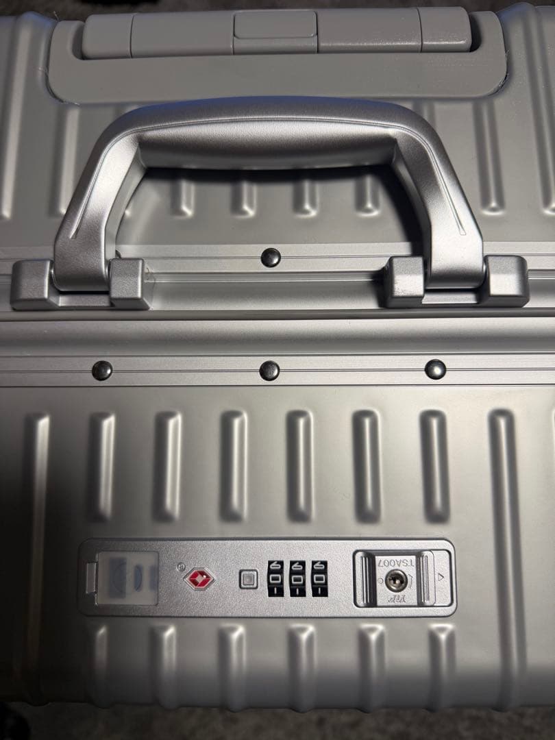 Libetee リベティ キャリーケース　M size エナメルシルバー