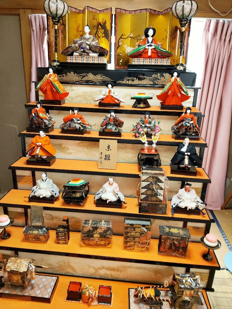 ひな人形 段飾り 多彩な飾り
