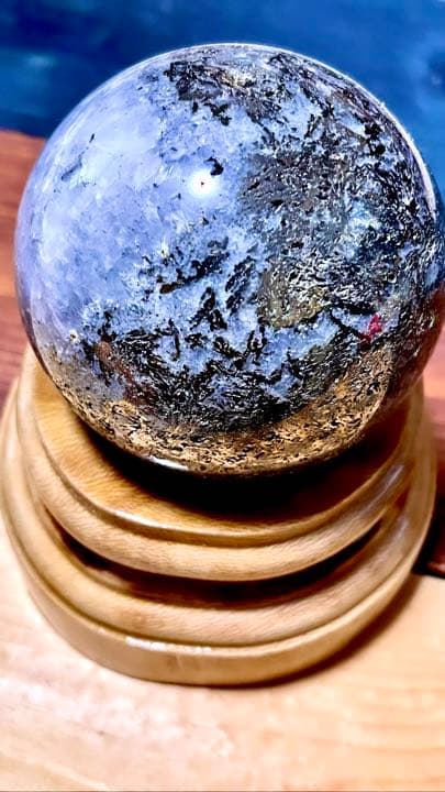 一点もの　希少！ザクザク水晶と共生！　パイライトスフィア