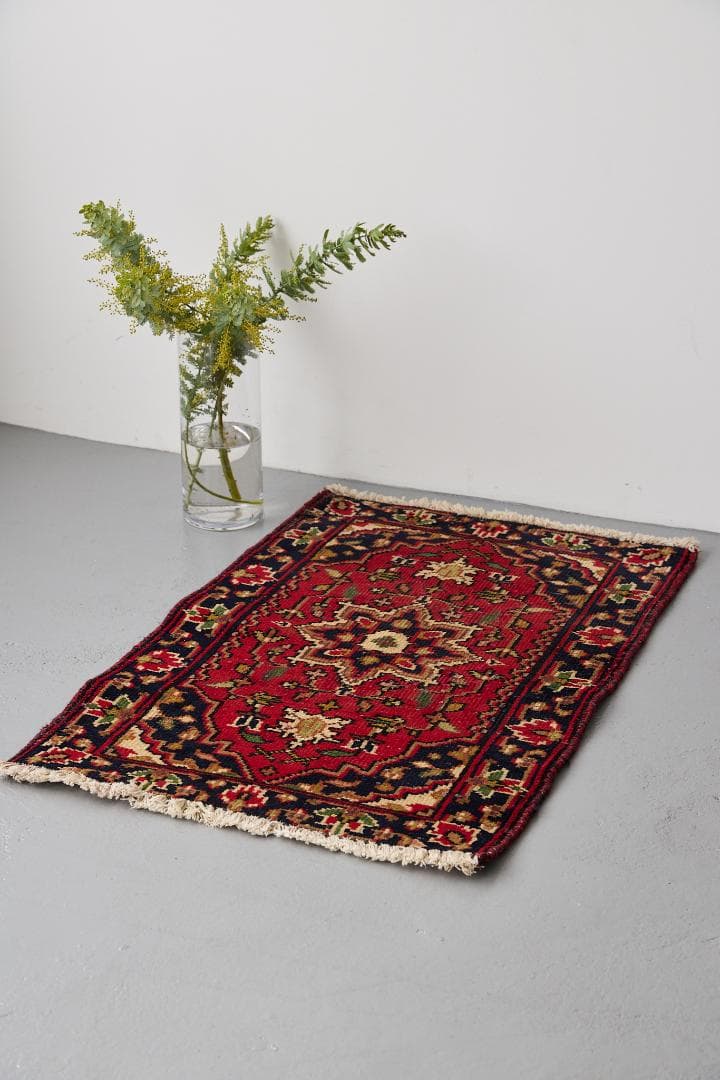 ヴィンテージラグ　ペルシャ絨毯　ハマダン産（94×60cm）赤　紺　緑　白　青