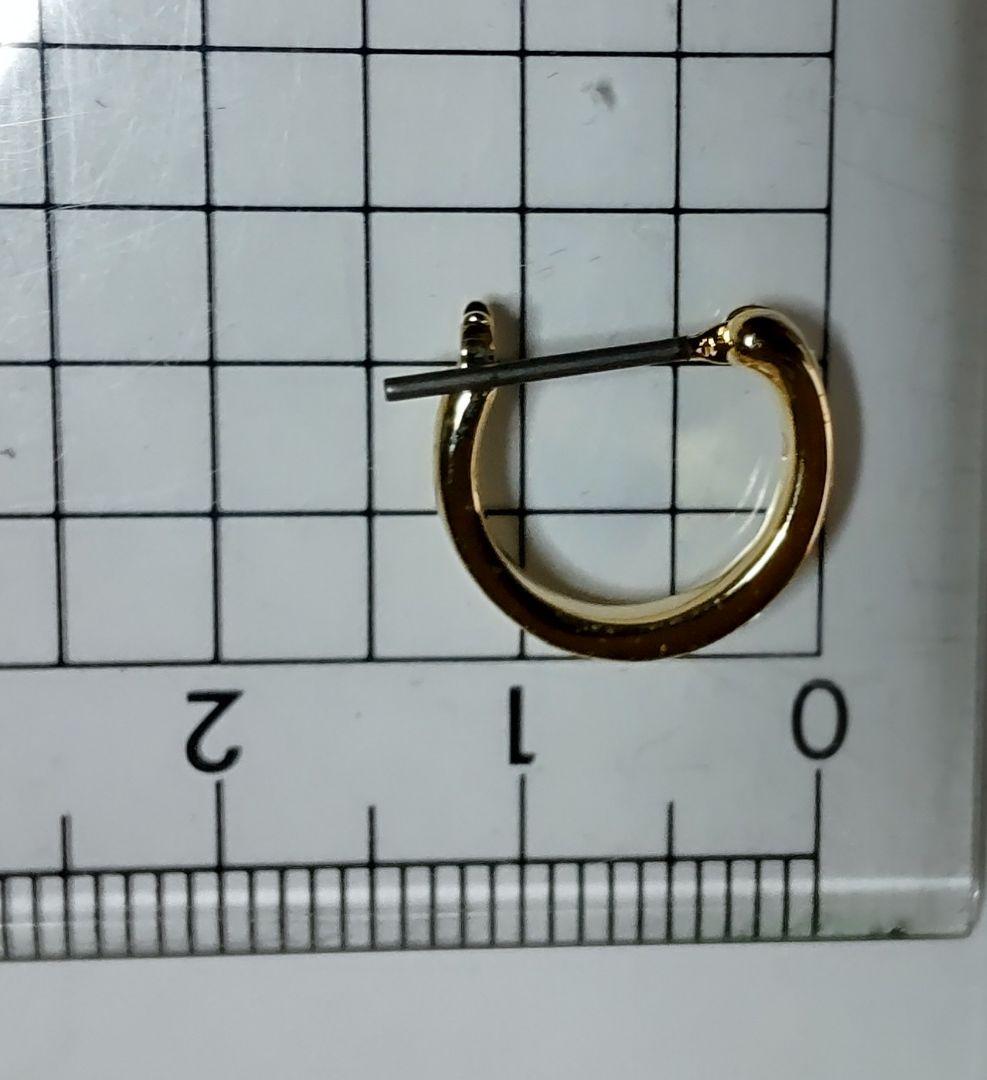 Swarovski グリーン ドロップ型チヤーム&フープピアス