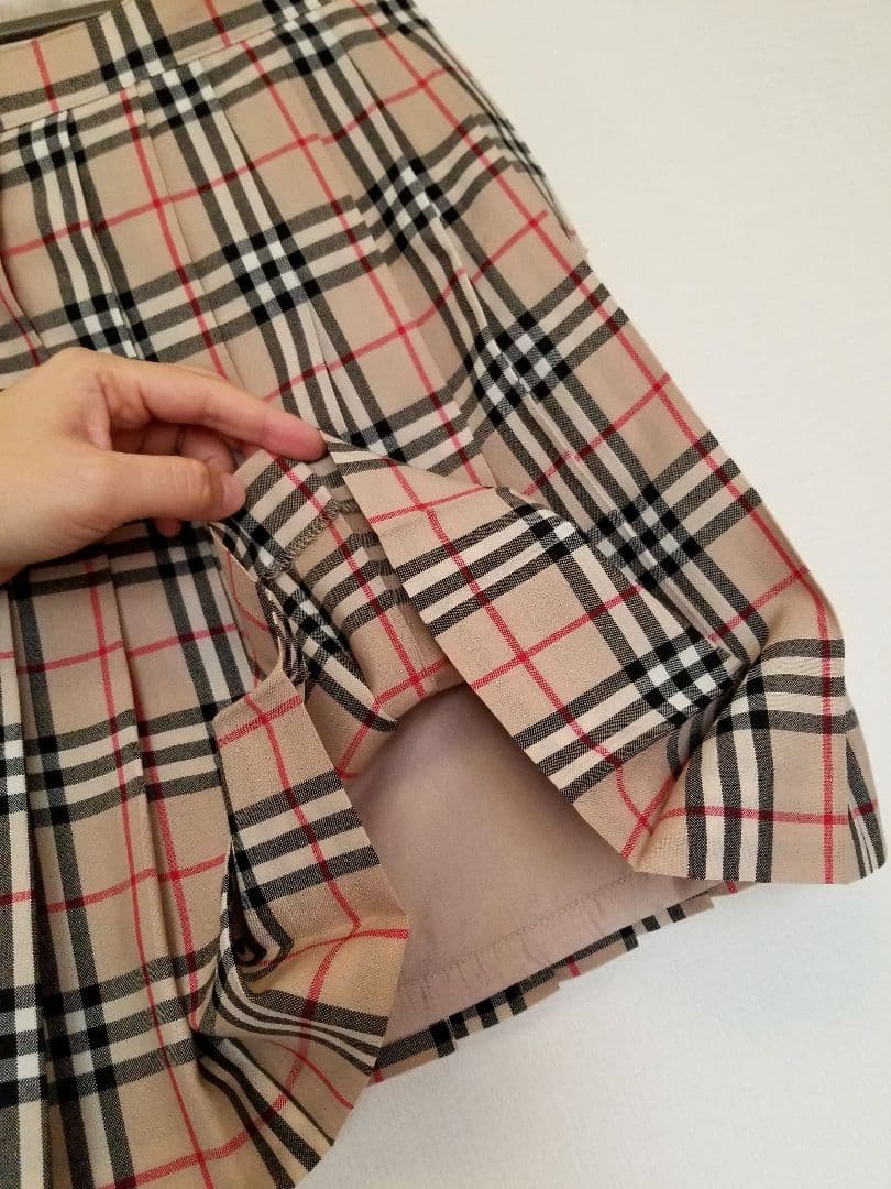 バーバリー人気キッズスカート綺麗なプリーツ　茶 2度使用　チェック 美品140
