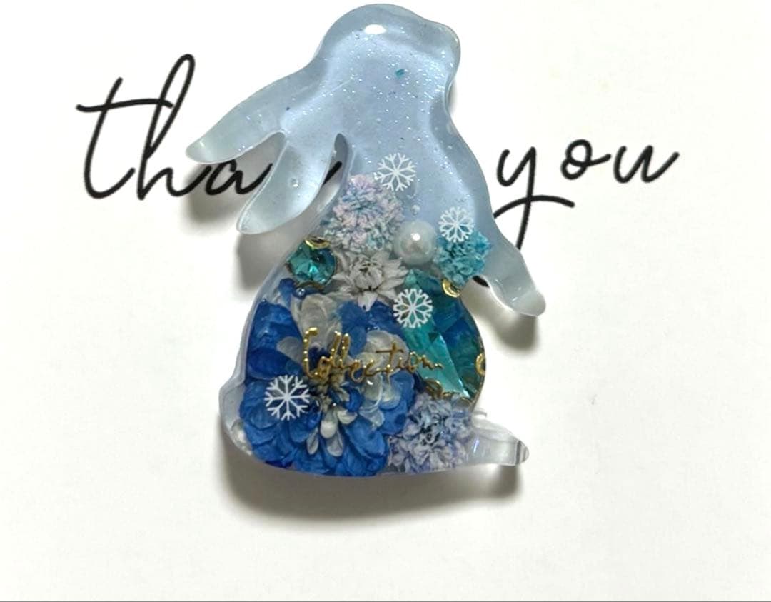 再販不可。クリスマス♡うさぎレジンヘアゴムブローチ