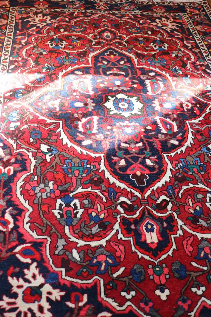 ＜１点物＞　ペルシャ絨毯　バクティアリ　２０５×１４５ｃｍ　ヴィンテージラグ