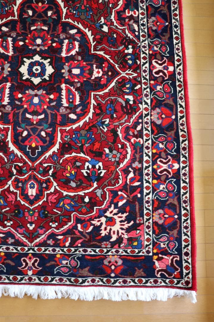 ＜１点物＞　ペルシャ絨毯　バクティアリ　２０５×１４５ｃｍ　ヴィンテージラグ