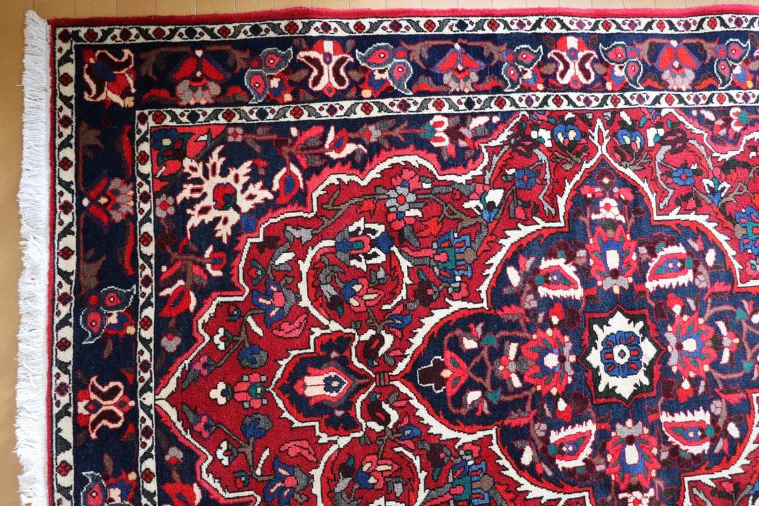 ＜１点物＞　ペルシャ絨毯　バクティアリ　２０５×１４５ｃｍ　ヴィンテージラグ