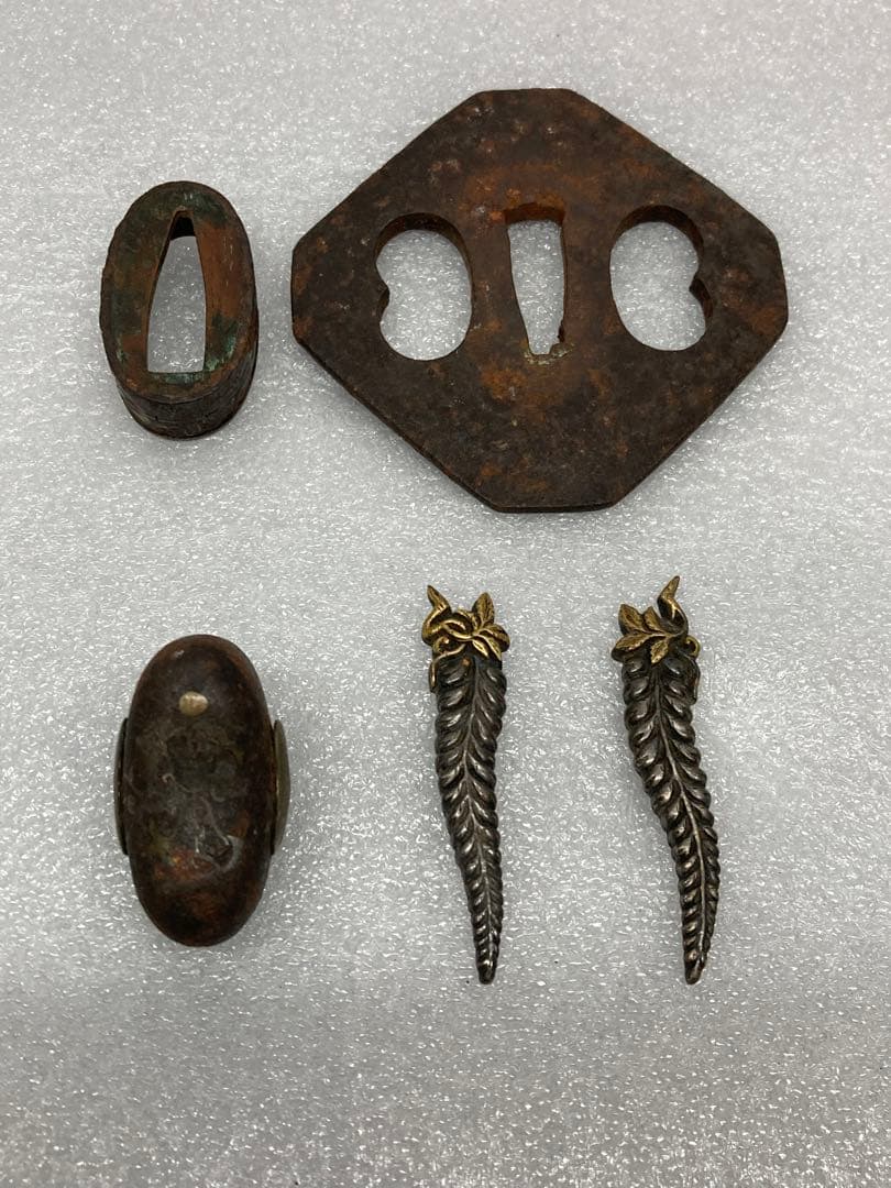 当時物 時代物 江戸時代 蛇 藤の花 金銀露象嵌 刀装具 鍔 目貫 縁頭 縁