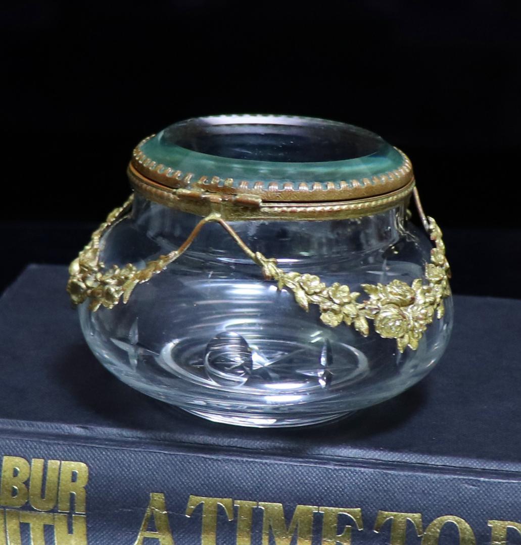 オールド・バカラ 1880年頃 ブロンズ装飾 花つなぎ文様 蓋物 小物入れ