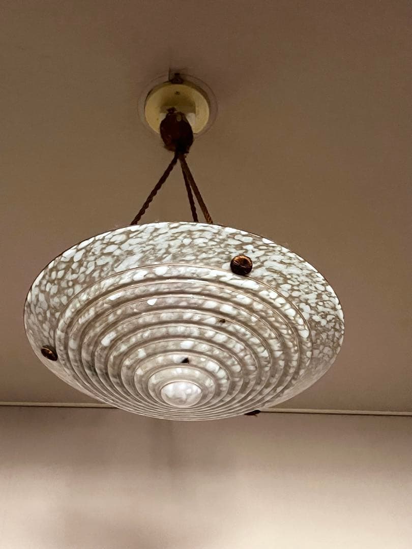 フランスのパリで購入した　アンティークの電気傘　ヴィンテージ