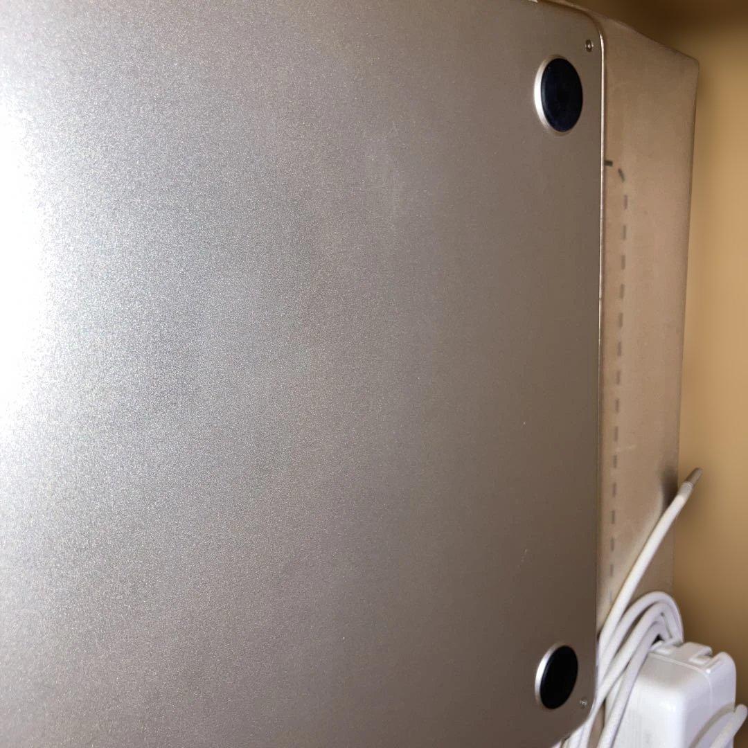 び*K様 MacBook Air 本体と充電器のみ