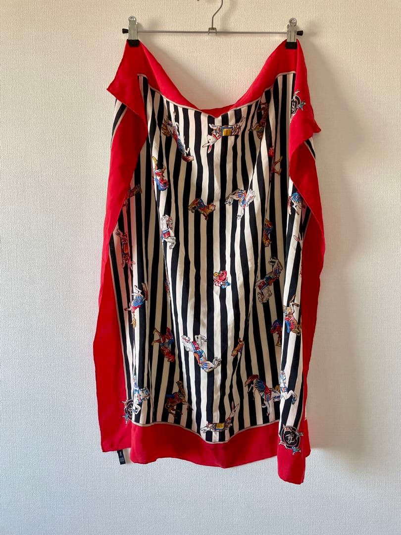 美品レア！カールラガーフェルド　大判シルクスカーフ　CHANEL好き