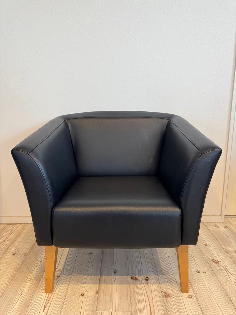 レザー調 1人掛けソファ ブラック 木製脚②