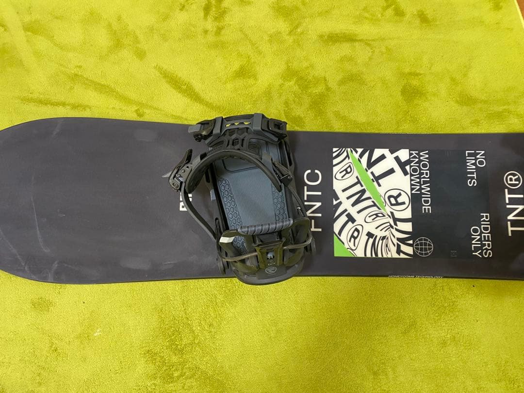 TNT FNTC スノーボード 147 FLOW ビンディング　グラトリ
