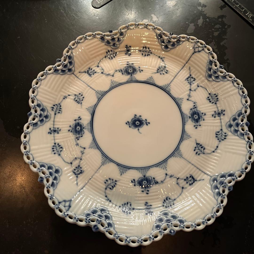 ロイヤルコペンハーゲン　ブルーフルーティッド かわいい形のお皿