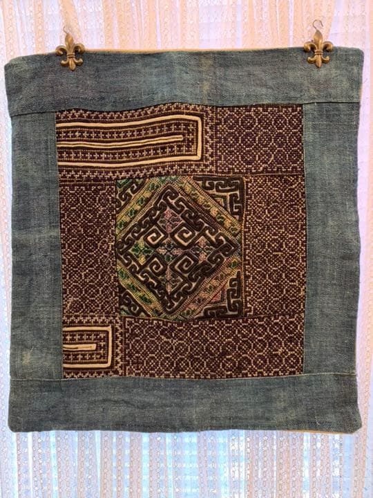 織物の国 ラオス黒モン族のハンドメイドクロスステッチ刺繍のクッションカバー