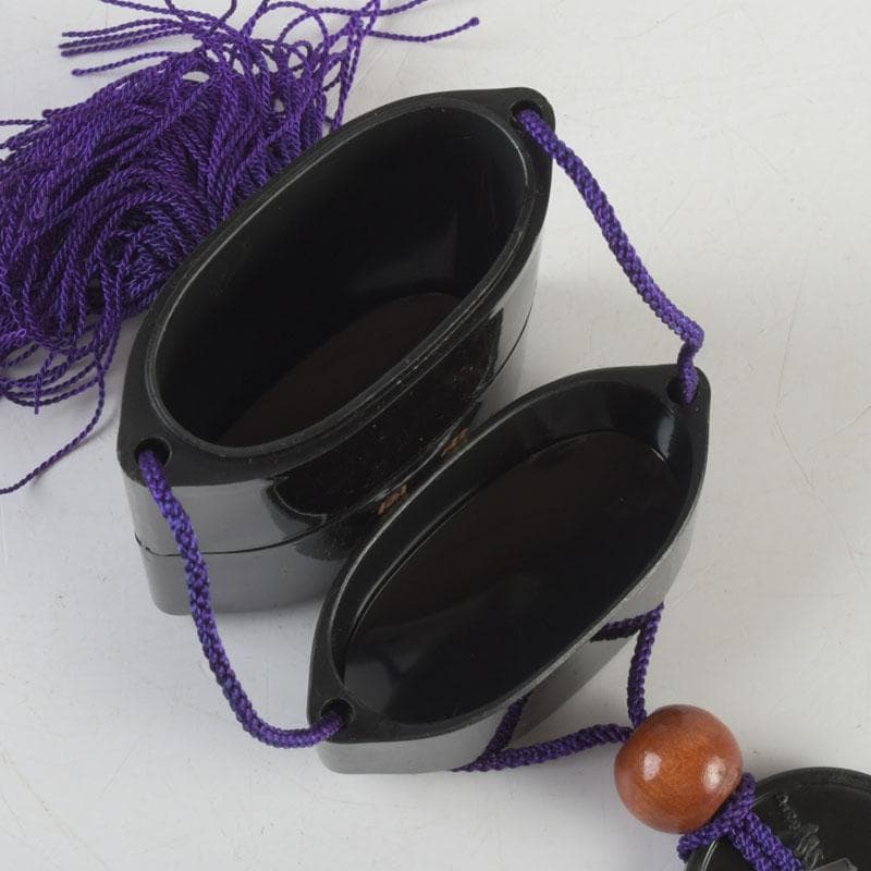 時代提げ物　黒漆　三つ葉葵蒔絵　印籠　薬入　根付　緒締め玉　C　9438