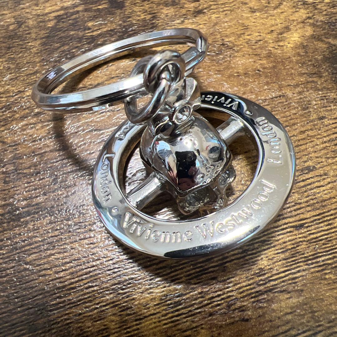 Vivienne Westwood スカルオーブ キーホルダー