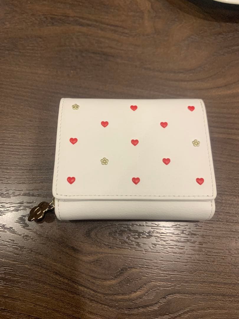 MARY QUANT ハートフロート ミニウォレット（ホワイト）