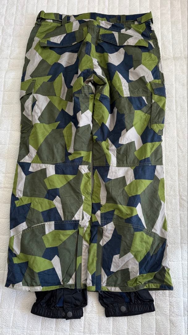 Columbia TITANIUMスノーボードウェア ジャケットMパンツLカモ柄