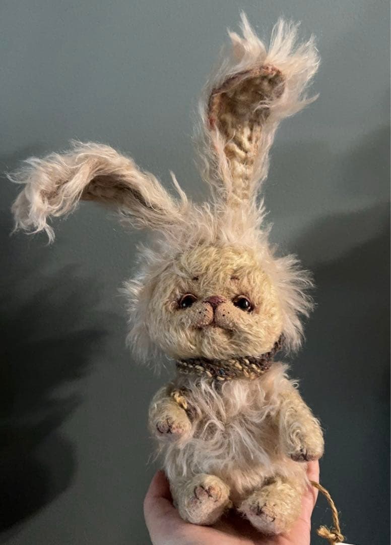 得意気なうさぎちゃん アーティストベア 海外作家様 ハンドメイド テディベア