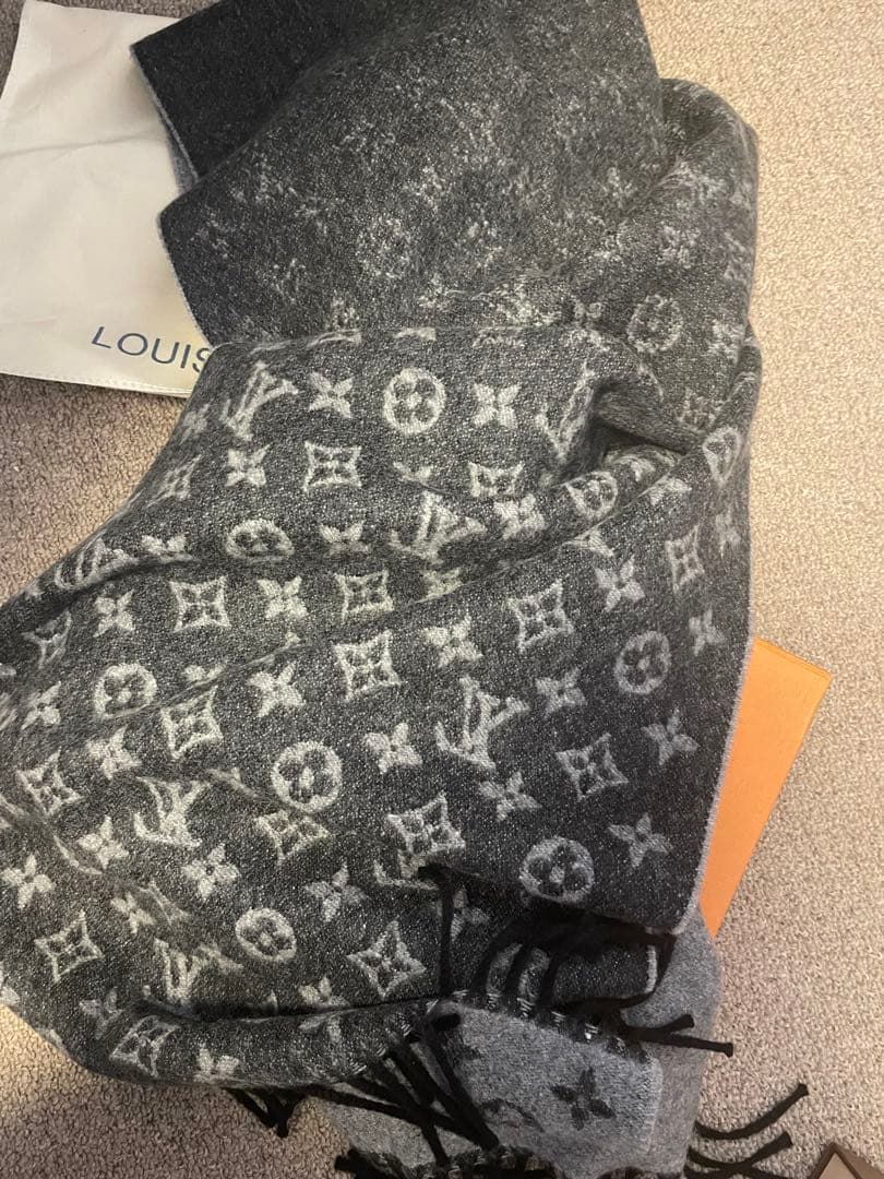 Louis Vuitton グレー マフラー モノグラム