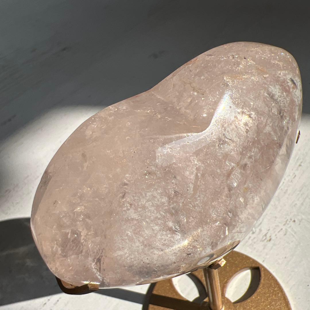 天然石　ピンクアクォーツ　ぷっくりハート　台座付き