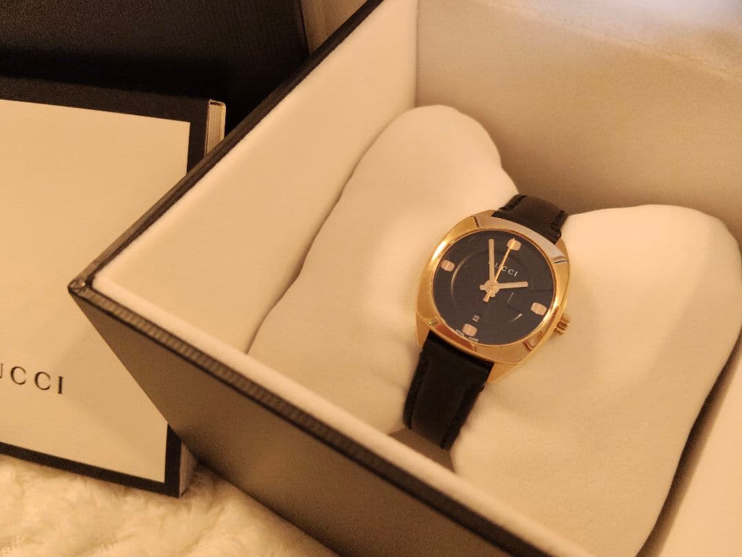 GUCCI レディース時計 ゴールド✕ブラックレザー