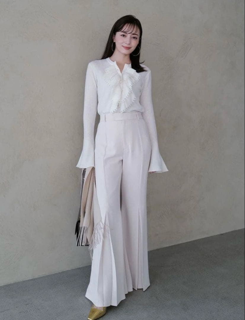 anuans カスケードフリルニットトップス　アイボリー　完売品