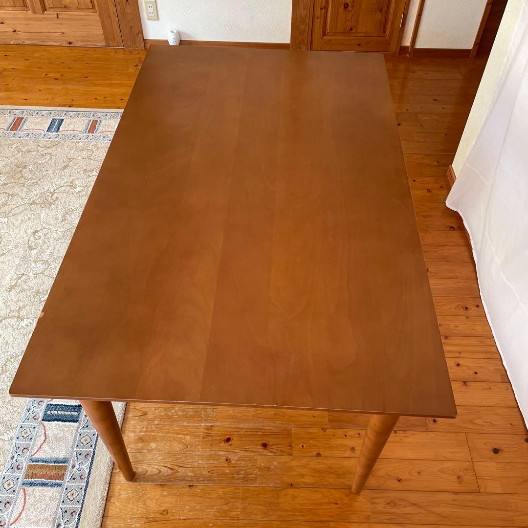 カリモク　ダイニングテーブル（テーブルのみ、送料込み）