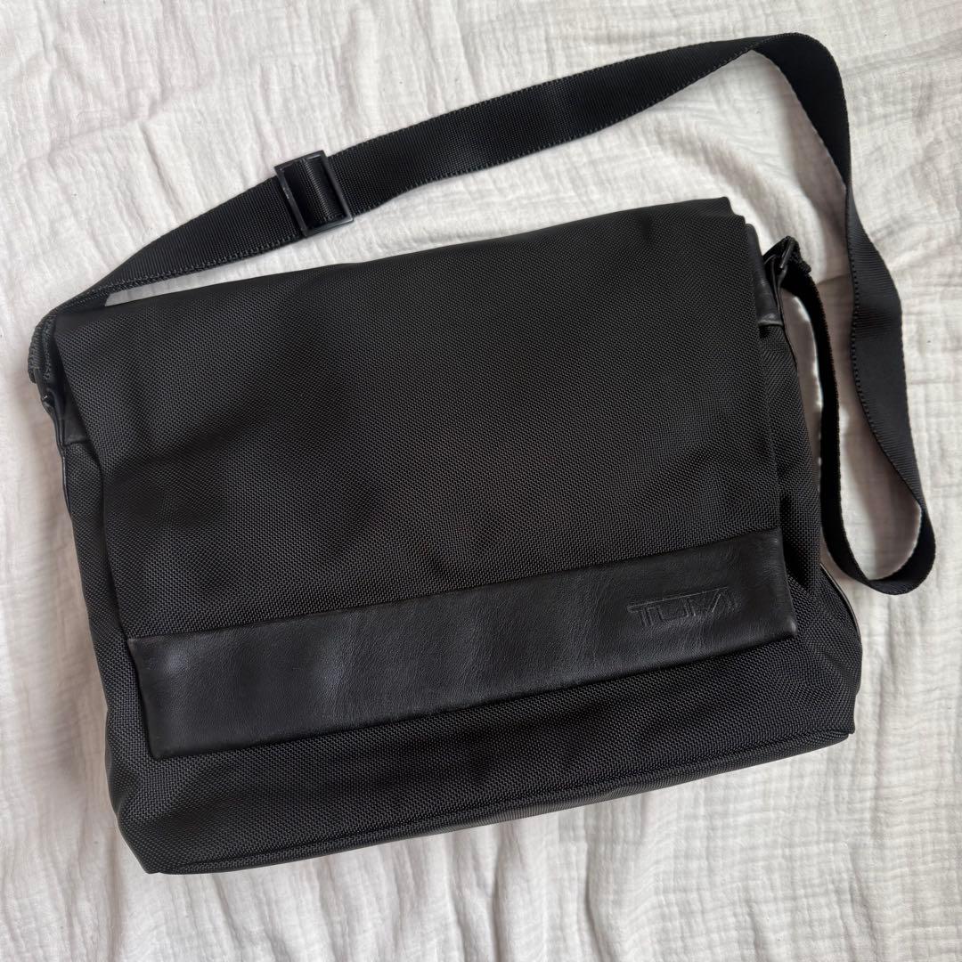 美品☆TUMI/メッセンジャーバッグ/ショルダーバッグ/レザー/A4 PC収納可