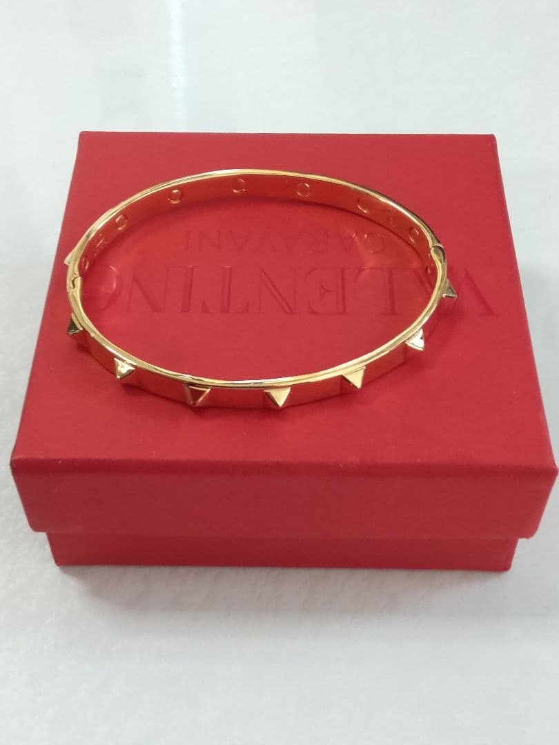VALENTINO スパイクバングル ゴールド
