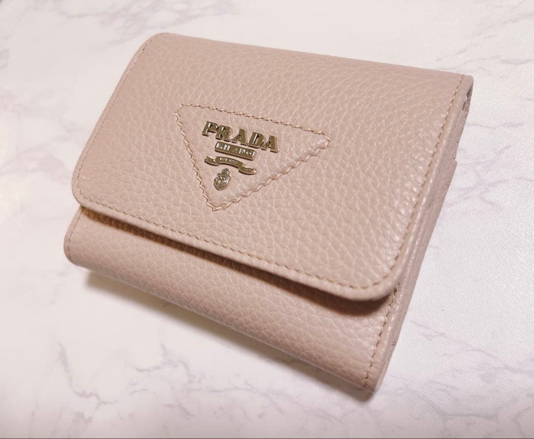 PRADA ベージュ 三つ折り財布