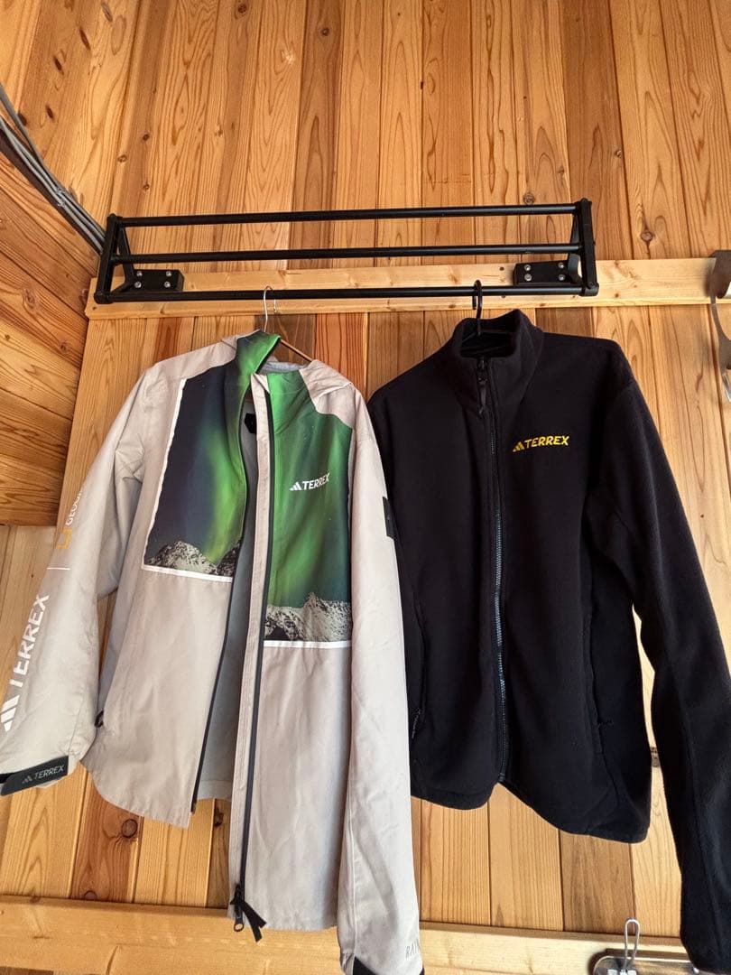 アディダス TERREX ベージュ/緑 アウター　インナーセット