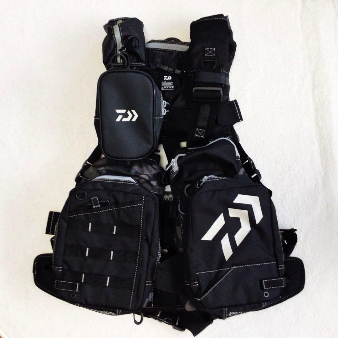[ほぼ未使用・美品]ダイワ ベンチクールゲームベストIV DF-6109^_^