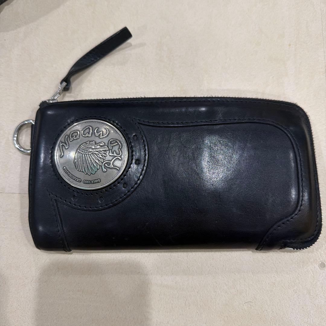 黒レザー ジッパー長財布 レッドムーン