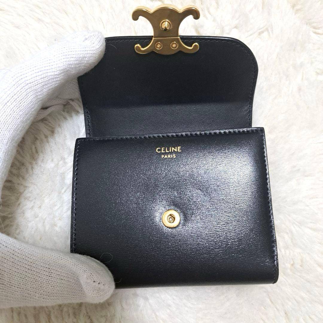 ✨新品同様　正規品✨セリーヌ　三つ折り　トリオンフ　シャイニーカーフレザー　黒