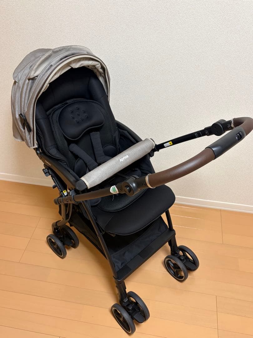 美品　2024年 ラクーナクッションフリープラスAC グレージュ 2197390