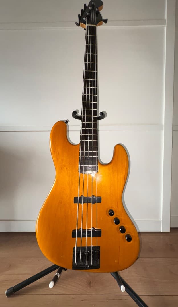 Vestax　5弦ベース