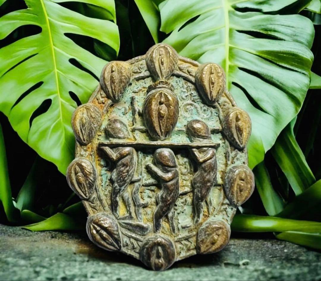 【限定1】クイーンバージニア　チャーム魅力、愛情、幸運 プラクルアン