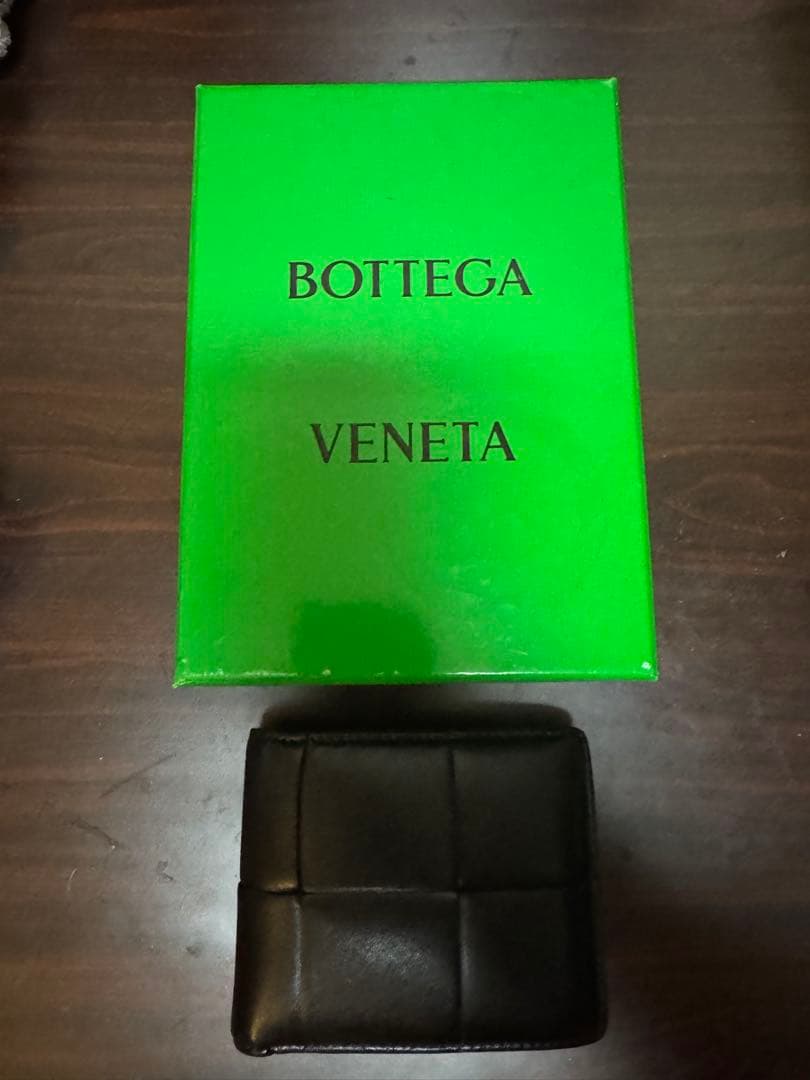 BOTTEGA VENETA ブラック二つ折り財布